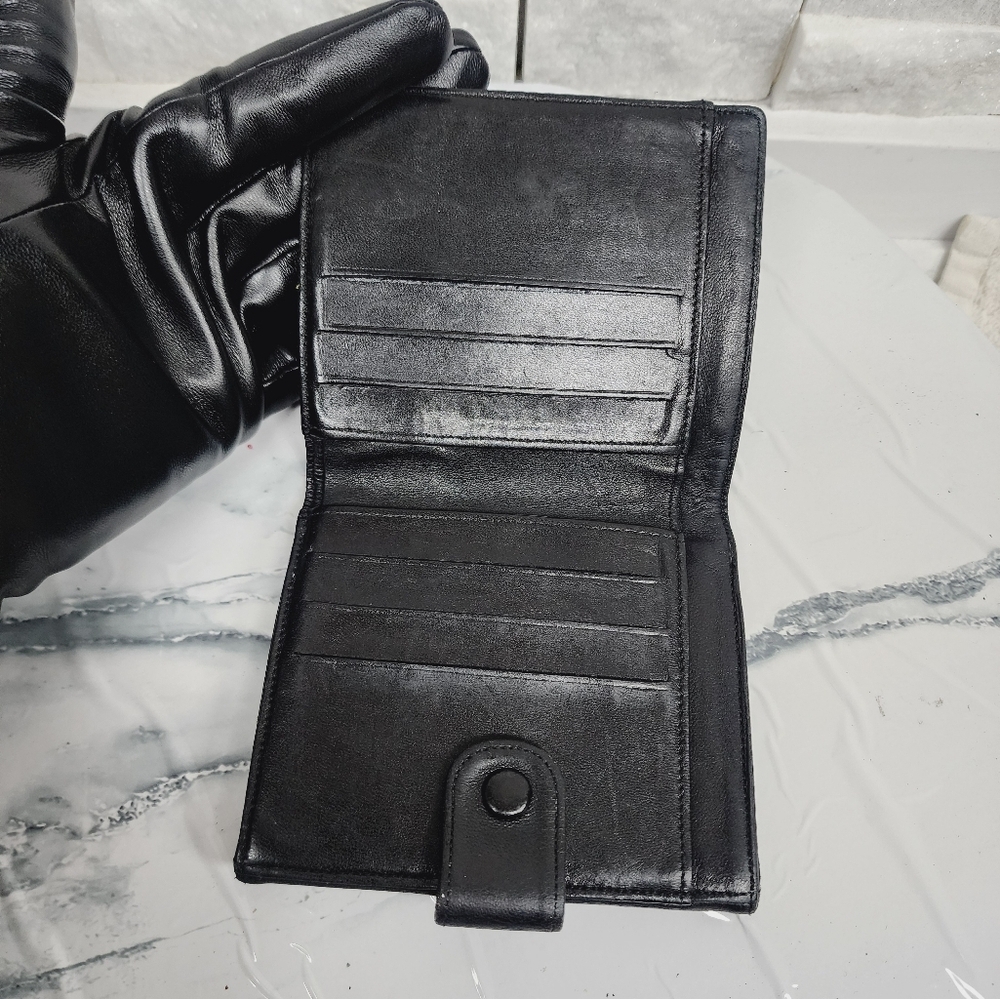 Authentic set chanel,wallets, parfum soap,lipstick and blush - Picture 10 of 12